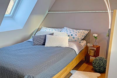 Schlafzimmer mit Doppelbett
